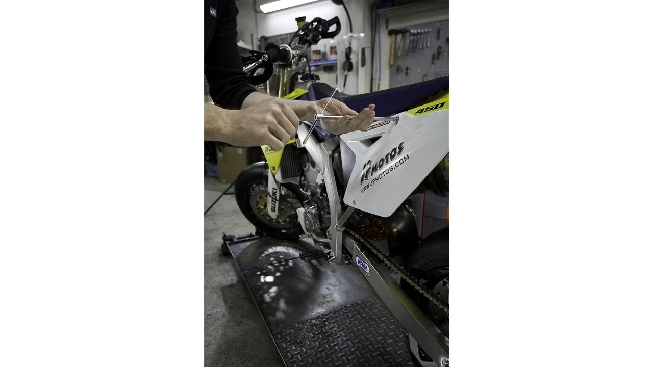 Facom 98B.8 Metric Sliding T-Handle Socket Wrench 8mm 7 Facom 98B.8 Metric Sliding T-Handle Socket Wrench 8mm - Image 5